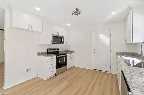 809 Colony Manor Rd, Chesapeake, VA 23321 photo 8