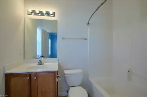 Bath - 104 Aqua Ct, Hampton, VA 23666 photo 2 of 3