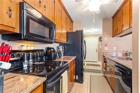 Kitchen - 13 Tupelo Cir, Hampton, VA 23666 photo 2 of 4