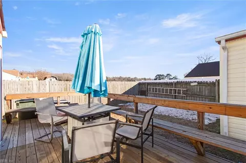 Exterior - 13 Tupelo Cir, Hampton, VA 23666 photo 3 of 5