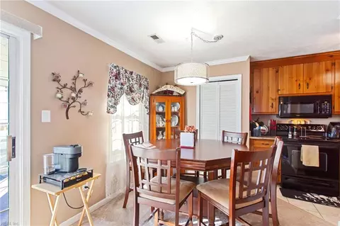 Dining - 13 Tupelo Cir, Hampton, VA 23666 photo 1 of 2