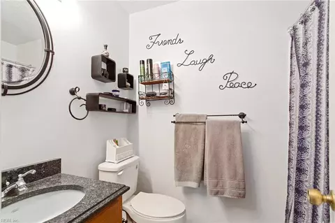 Bath - 13 Tupelo Cir, Hampton, VA 23666 photo 1 of 2