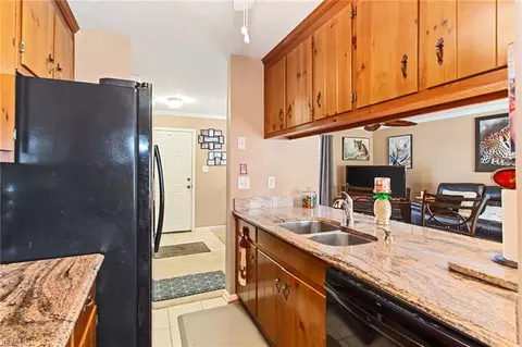 Kitchen - 13 Tupelo Cir, Hampton, VA 23666 photo 4 of 4