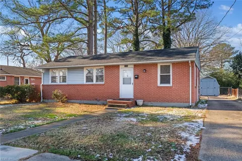 1204 Drayton Rd, Chesapeake, VA 23324
