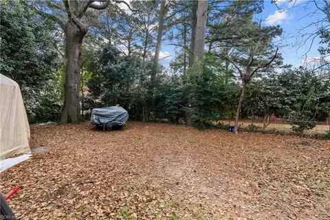 Exterior - 8820 Commodore Dr, Norfolk, VA 23503 photo 10 of 13