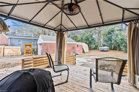Exterior - 8820 Commodore Dr, Norfolk, VA 23503 photo 5 of 13