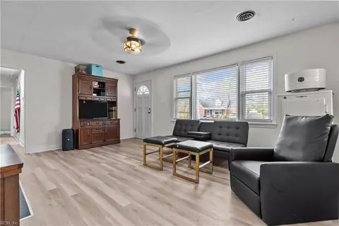 Living - 8820 Commodore Dr, Norfolk, VA 23503 photo 1 of 2