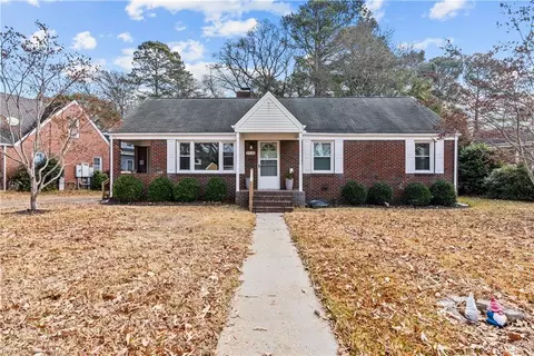 8820 Commodore Dr, Norfolk, VA 23503