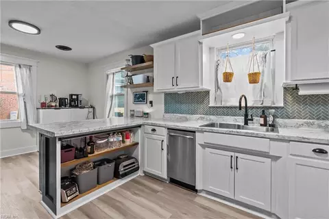 Kitchen - 8820 Commodore Dr, Norfolk, VA 23503 photo 4 of 6