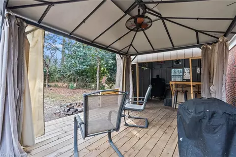 Exterior - 8820 Commodore Dr, Norfolk, VA 23503 photo 6 of 13