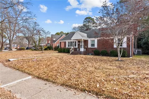 Exterior - 8820 Commodore Dr, Norfolk, VA 23503 photo 2 of 13