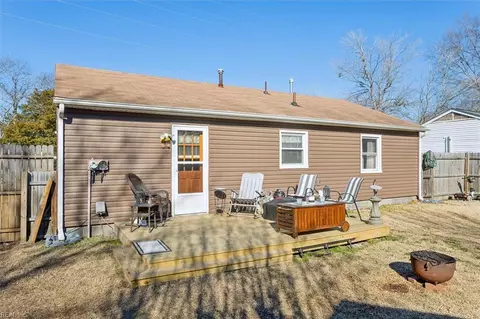 Exterior - 1904 Andrews Blvd, Hampton, VA 23663 photo 6 of 10