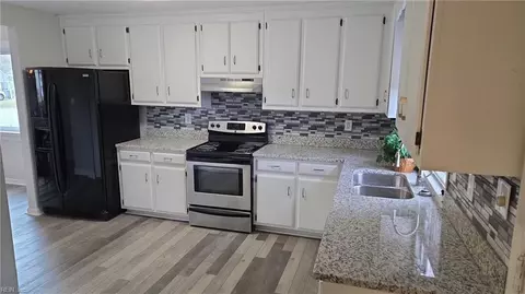 Kitchen - 644 Rolfe St, Hampton, VA 23661 photo 5 of 5