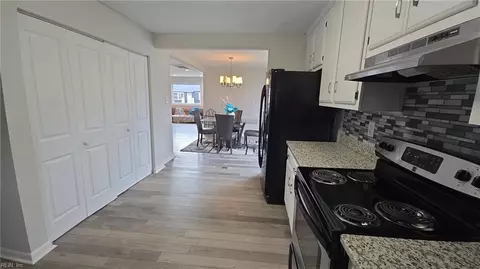 Entry Way - 644 Rolfe St, Hampton, VA 23661 photo 3 of 4