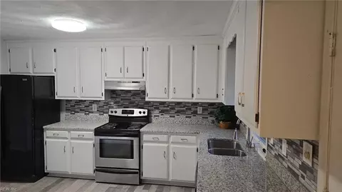 Kitchen - 644 Rolfe St, Hampton, VA 23661 photo 1 of 5