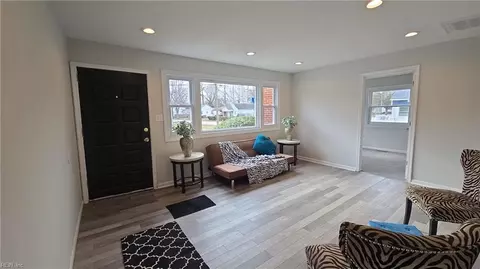 Living - 644 Rolfe St, Hampton, VA 23661 photo 2 of 3
