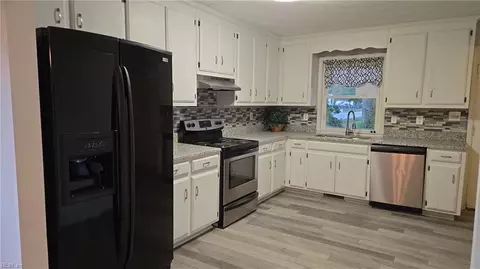 Kitchen - 644 Rolfe St, Hampton, VA 23661 photo 3 of 5