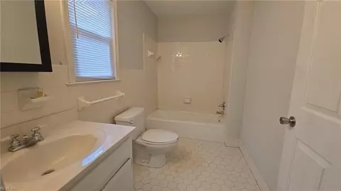 Bath - 644 Rolfe St, Hampton, VA 23661 photo 4 of 5