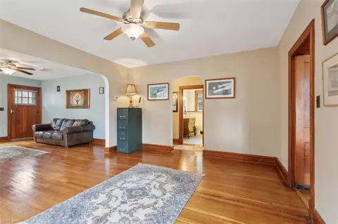 Entry Way - 236 Pocahontas Pl, Hampton, VA 23661 photo 1 of 6
