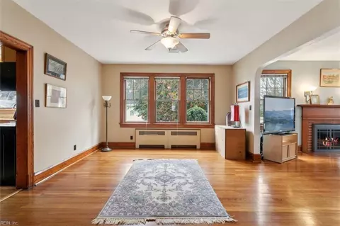 Living - 236 Pocahontas Pl, Hampton, VA 23661 photo 4 of 4