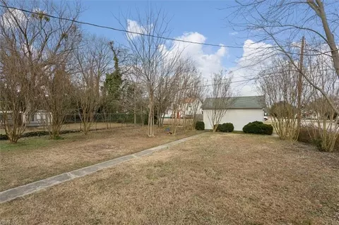 Exterior - 236 Pocahontas Pl, Hampton, VA 23661 photo 6 of 7