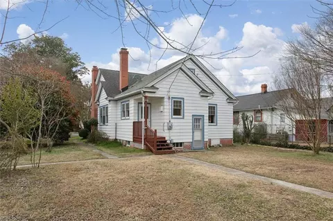 Exterior - 236 Pocahontas Pl, Hampton, VA 23661 photo 5 of 7
