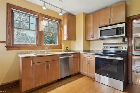Kitchen - 236 Pocahontas Pl, Hampton, VA 23661 photo 3 of 3
