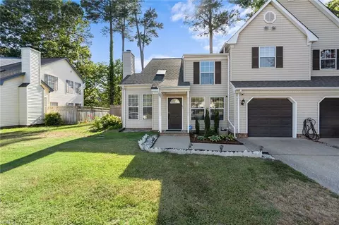 108 White Ridge Ln, Yorktown, VA 23693