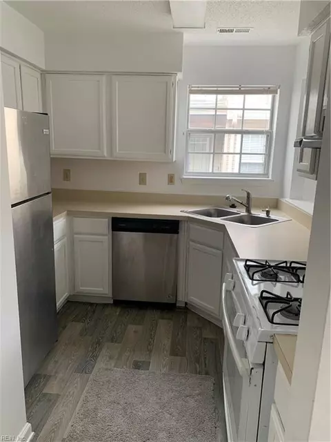 12817 Daybreak Cir, Newport News, VA 23602