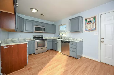 Kitchen - 804 Morris St, Hampton, VA 23663 photo 2 of 2