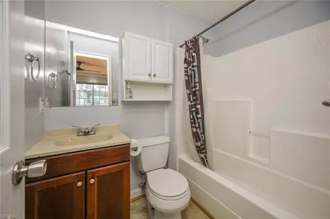 Bath - 804 Morris St, Hampton, VA 23663 photo 2 of 2