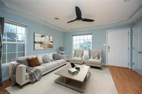 Living - 804 Morris St, Hampton, VA 23663 photo 1 of 2