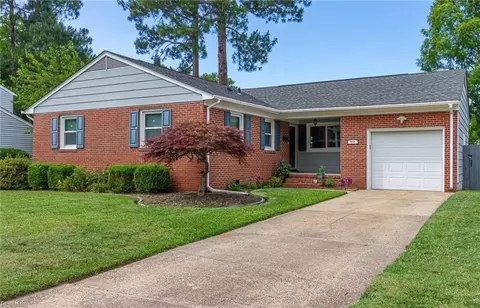 90 Fort Worth St, Hampton, VA 23669
