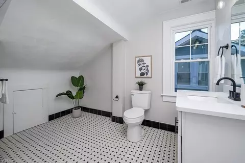Bath - 631 Delaware Ave, Norfolk, VA 23503 photo 3 of 4
