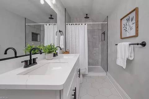 Bath - 631 Delaware Ave, Norfolk, VA 23503 photo 2 of 4