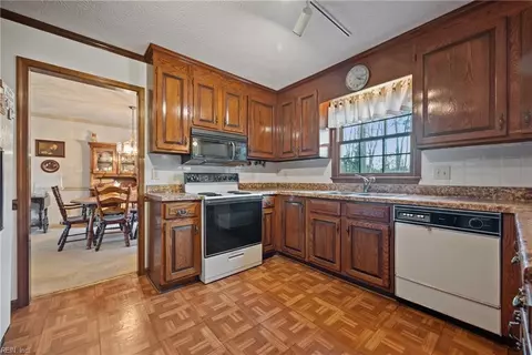 10 Sarfan Dr, Hampton, VA 23664 photo 9