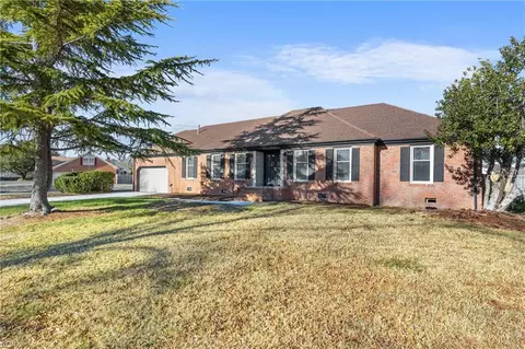 5216 Locke Ln, Virginia Beach, VA 23464