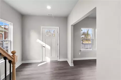 Entry Way - 226 Pine St, Suffolk, VA 23434 photo 2 of 11