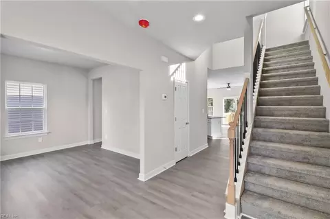 Entry Way - 226 Pine St, Suffolk, VA 23434 photo 3 of 11