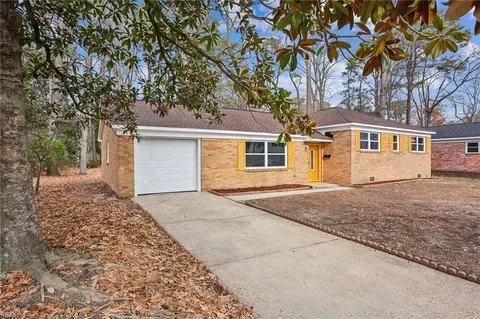 48 Azalea Dr, Hampton, VA 23669