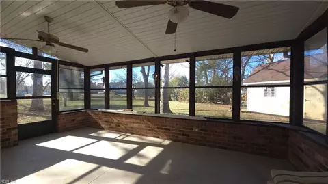 223 Captains Ct, Hampton, VA 23669 photo 5