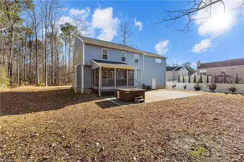 Exterior - 216 Middle Rd, Hampton, VA 23666 photo 3 of 4