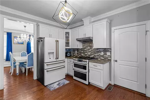 Kitchen - 216 Middle Rd, Hampton, VA 23666 photo 2 of 6