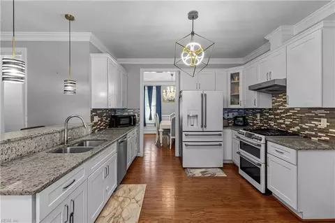 Kitchen - 216 Middle Rd, Hampton, VA 23666 photo 4 of 6