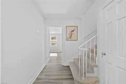 Entry Way - 1459 Harmott Ave, Norfolk, VA 23509 photo 3 of 6