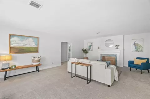 Living - 1459 Harmott Ave, Norfolk, VA 23509 photo 1 of 8