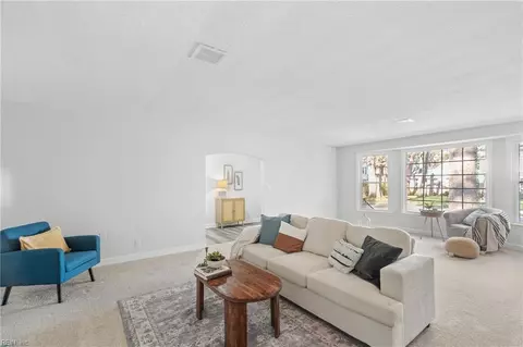 Living - 1459 Harmott Ave, Norfolk, VA 23509 photo 3 of 8