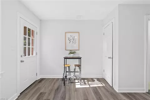 Entry Way - 1459 Harmott Ave, Norfolk, VA 23509 photo 4 of 6