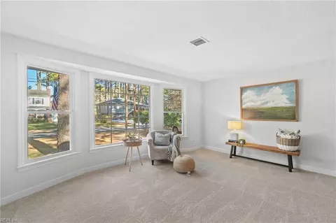 Living - 1459 Harmott Ave, Norfolk, VA 23509 photo 4 of 8