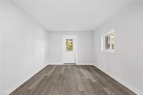 Living - 1459 Harmott Ave, Norfolk, VA 23509 photo 8 of 8